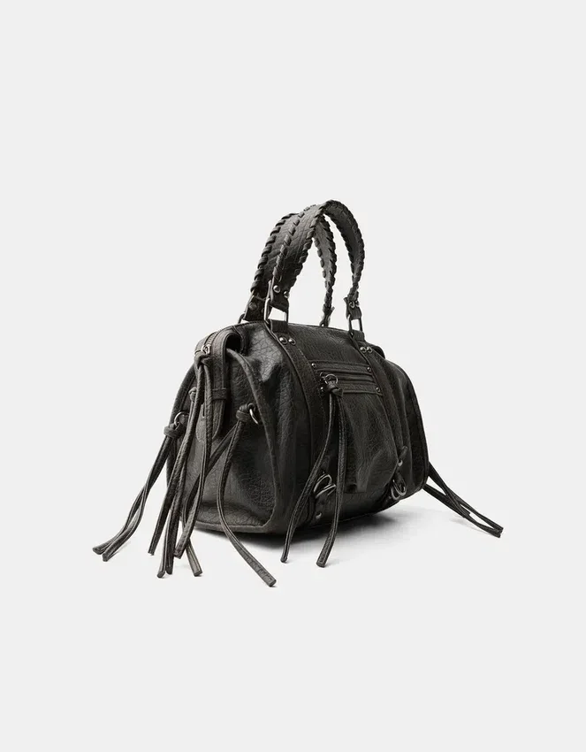 Bowling-Tasche mit Riemen im Used-Look – Taschen und Geldbörsen Bowling-Tasche mit Riemen im Used-Look – Taschen und Geldbörsen