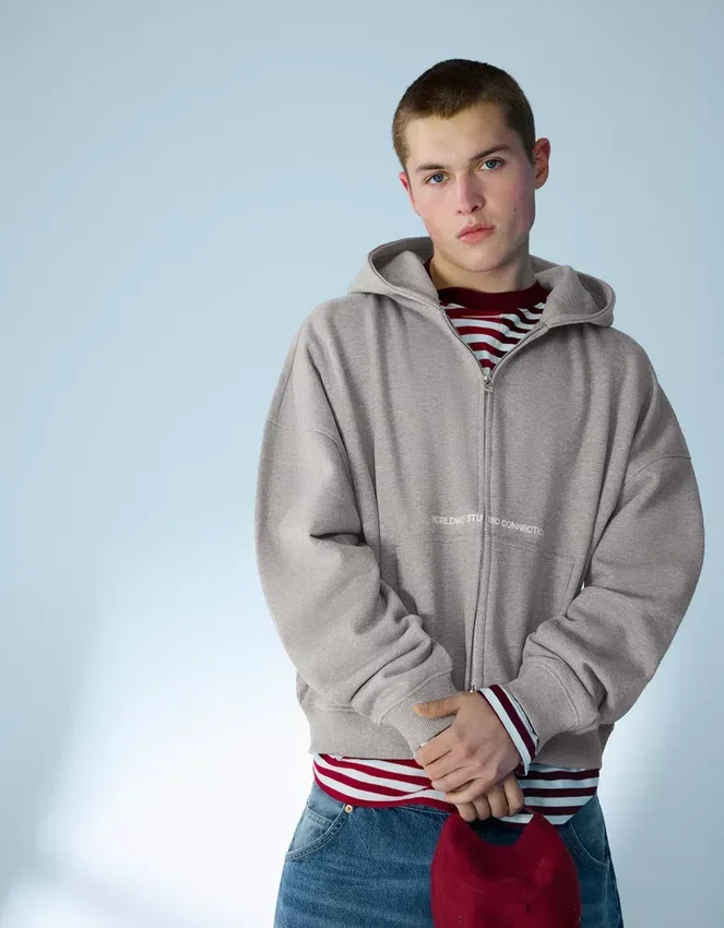 Boxy Fit Cropped Sweatshirt mit Reißverschluss und Aufdruck – Sweatshirts und Hoodies Boxy Fit Cropped Sweatshirt mit Reißverschluss und Aufdruck – Sweatshirts und Hoodies
