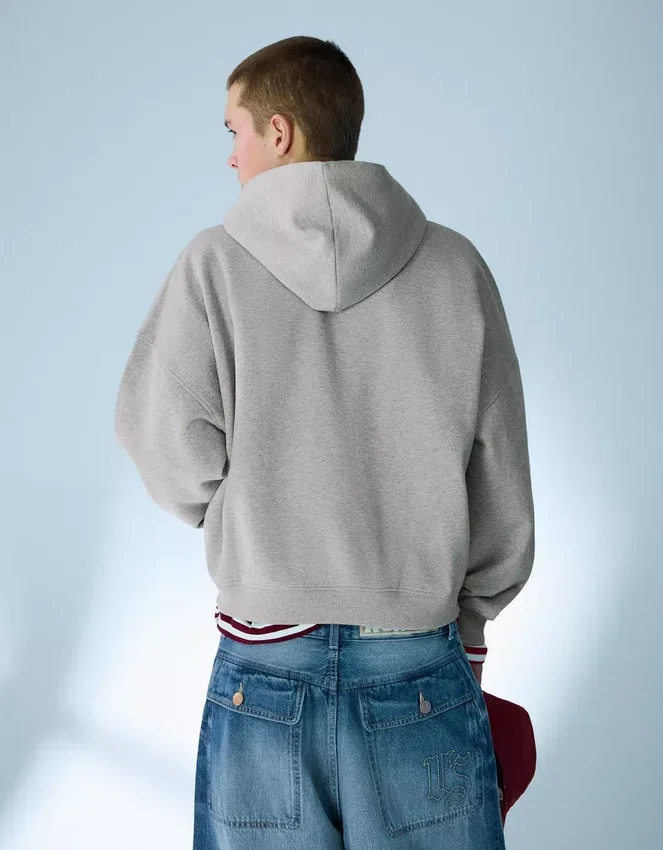 Boxy Fit Cropped Sweatshirt mit Reißverschluss und Aufdruck – Sweatshirts und Hoodies Boxy Fit Cropped Sweatshirt mit Reißverschluss und Aufdruck – Sweatshirts und Hoodies