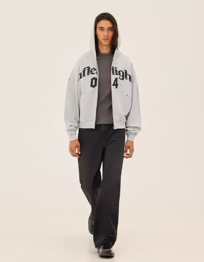 Boxy Fit Sweatshirt mit Reißverschluss und Aufdruck – Sweatshirts und Hoodies Boxy Fit Sweatshirt mit Reißverschluss und Aufdruck – Sweatshirts und Hoodies
