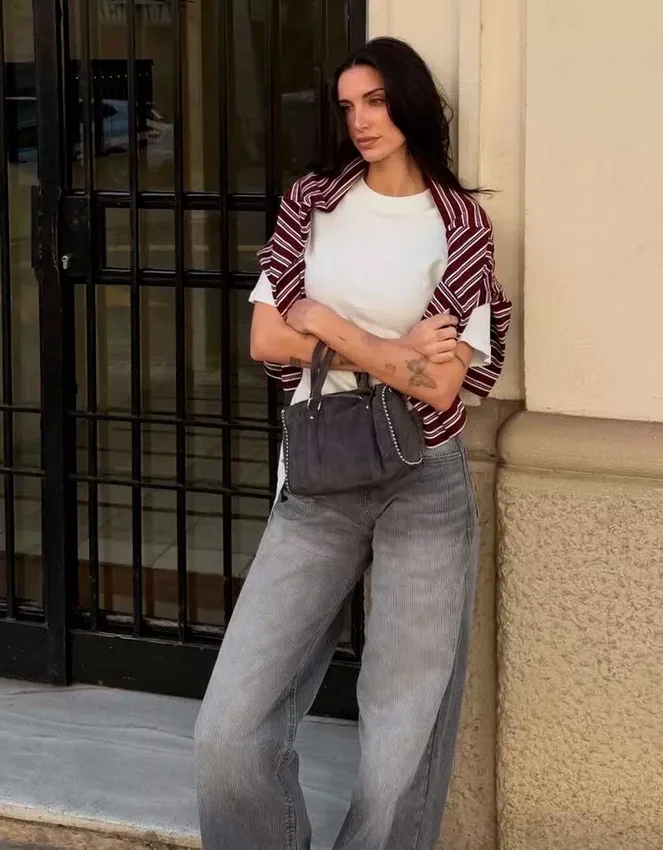 Boyfriend-Jeans aus Cord mit niedriger Leibhöhe Boyfriend-Jeans aus Cord mit niedriger Leibhöhe