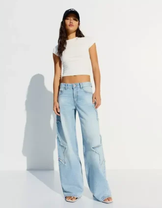 Boyfriend-Jeans mit niedriger Leibhöhe und Sternen