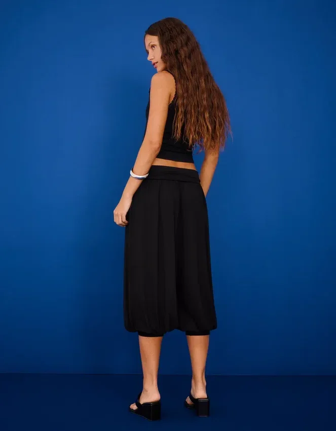 Caprihose mit tiefem Schritt Caprihose mit tiefem Schritt