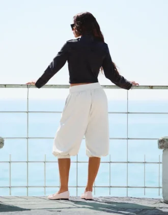 Caprihose mit tiefem Schritt Caprihose mit tiefem Schritt
