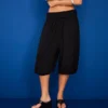 Caprihose mit tiefem Schritt Caprihose mit tiefem Schritt