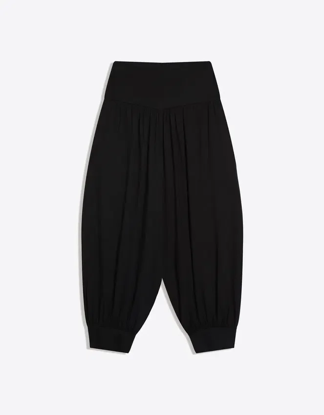 Caprihose mit tiefem Schritt Caprihose mit tiefem Schritt