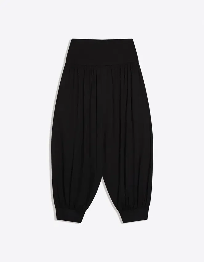 Caprihose mit tiefem Schritt Caprihose mit tiefem Schritt