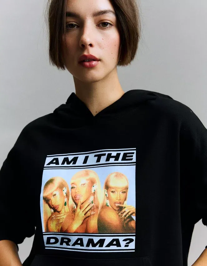 Cardi B Hoodie mit Aufdruck Cardi B Hoodie mit Aufdruck