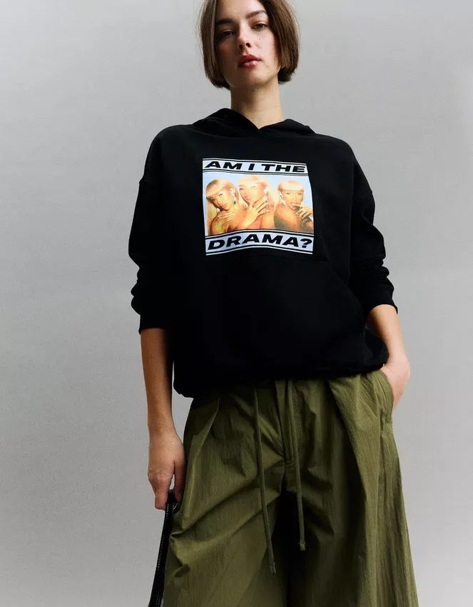 Cardi B Hoodie mit Aufdruck Cardi B Hoodie mit Aufdruck