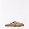 Clog mit Schnallendetail Clog mit Schnallendetail