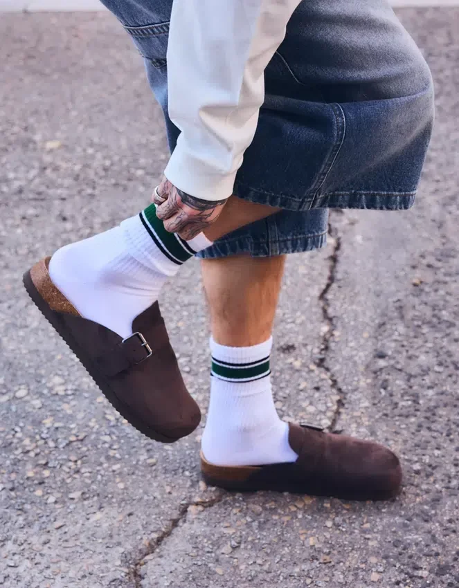 Clog mit Schnallendetail – Herren Clog mit Schnallendetail – Herren