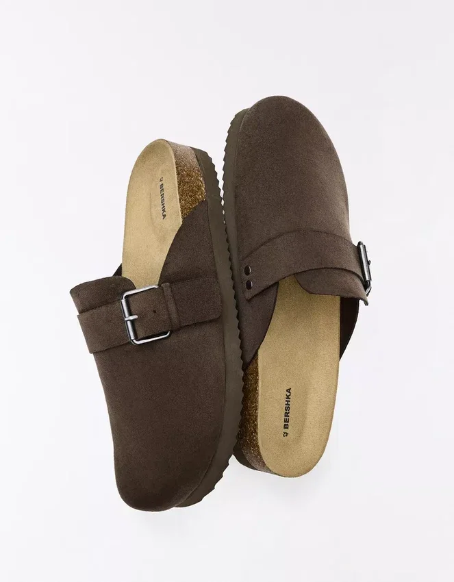 Clog mit Schnallendetail – Herren Clog mit Schnallendetail – Herren
