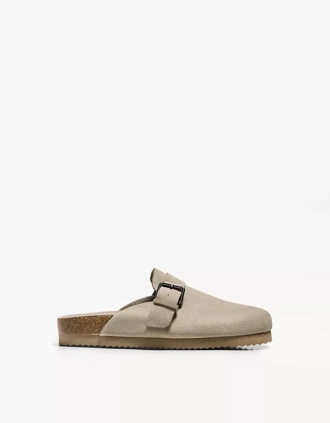 Clogs mit Schnallendetail – Schuhe Clogs mit Schnallendetail – Schuhe