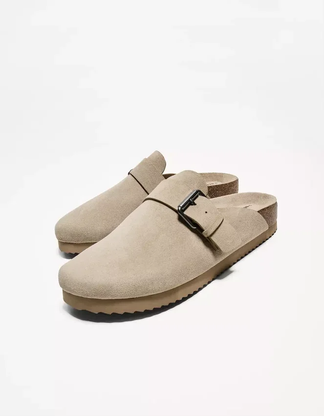 Clogs mit Schnallendetail – Schuhe Clogs mit Schnallendetail – Schuhe