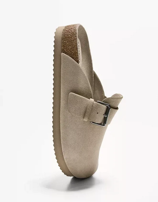 Clogs mit Schnallendetail – Schuhe Clogs mit Schnallendetail – Schuhe