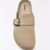 Clogs mit Schnallendetail – Schuhe Clogs mit Schnallendetail – Schuhe