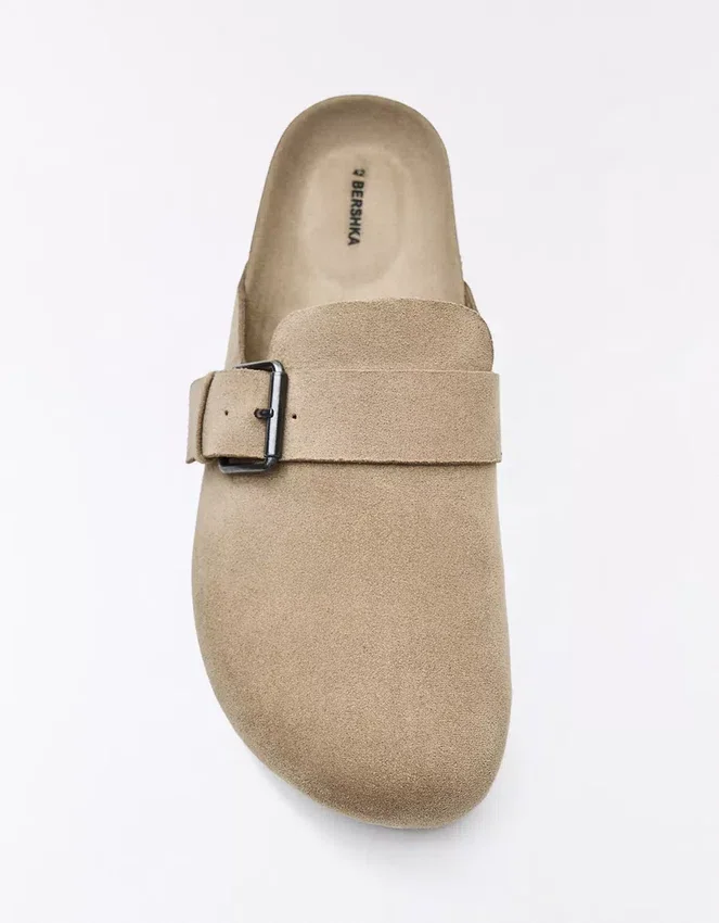 Clogs mit Schnallendetail – Schuhe Clogs mit Schnallendetail – Schuhe