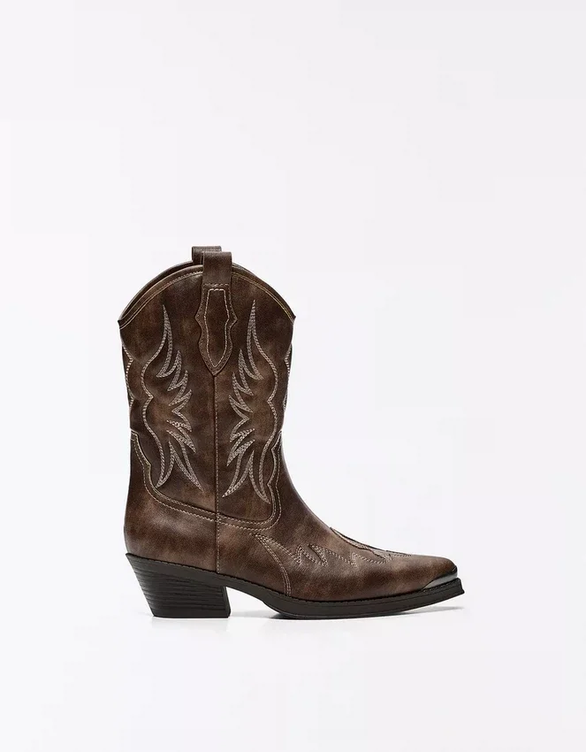 Cowboy-Stiefel mit Zehenverzierung Cowboy-Stiefel mit Zehenverzierung