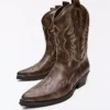 Cowboy-Stiefel mit Zehenverzierung Cowboy-Stiefel mit Zehenverzierung
