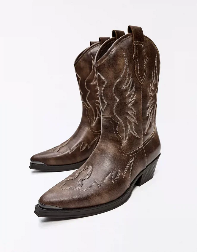 Cowboy-Stiefel mit Zehenverzierung Cowboy-Stiefel mit Zehenverzierung