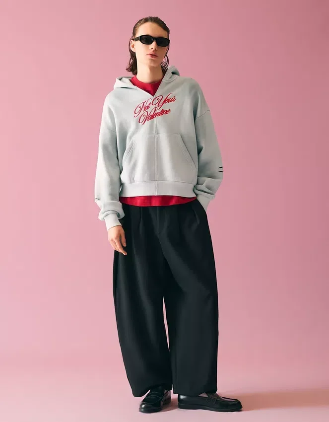 Cropped-Hoodie im Washed-Look – Sweatshirts und Hoodies Cropped-Hoodie im Washed-Look – Sweatshirts und Hoodies