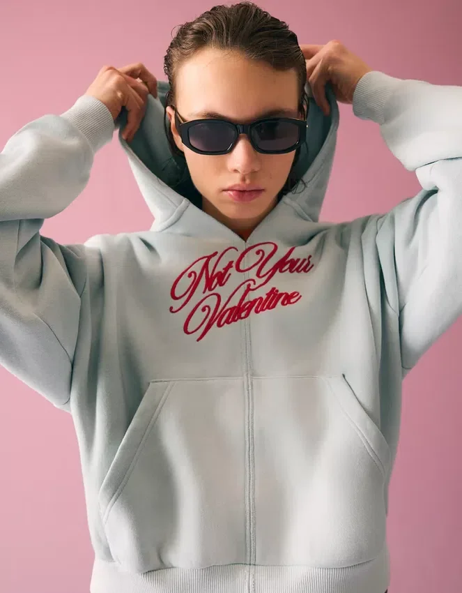 Cropped-Hoodie im Washed-Look – Sweatshirts und Hoodies Cropped-Hoodie im Washed-Look – Sweatshirts und Hoodies