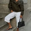 Faux Leather-Jacke mit Revers – Jacken und Trenchcoats Faux Leather-Jacke mit Revers – Jacken und Trenchcoats