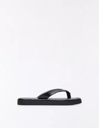 Flache Sandalen