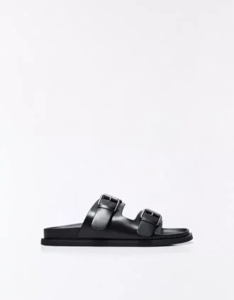 Flache Sandalen mit Schnalle