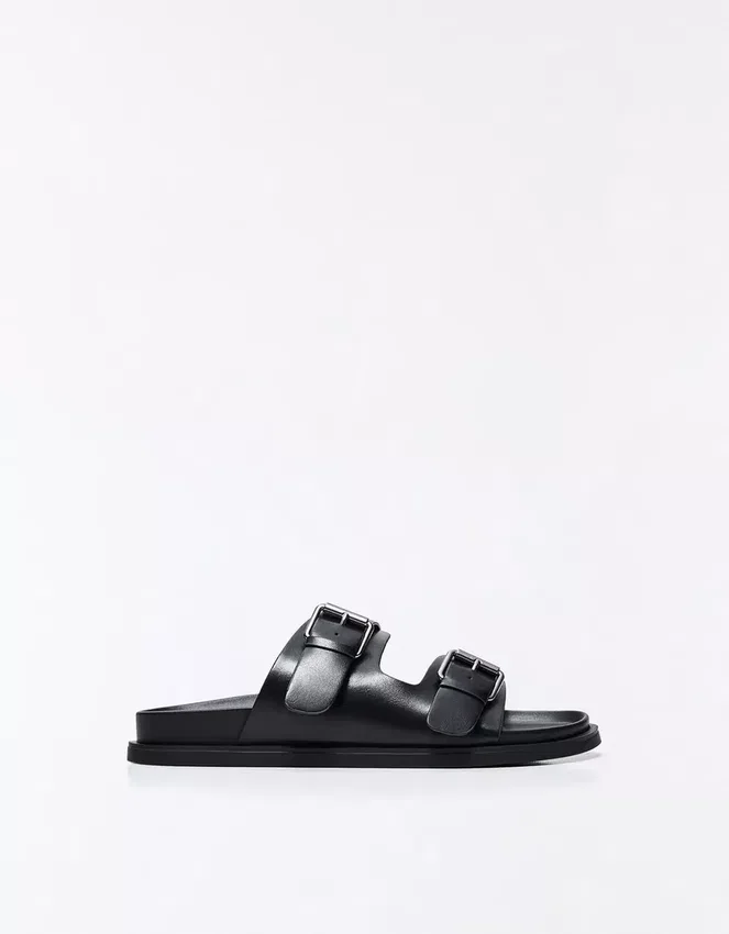 Flache Sandalen mit Schnalle Flache Sandalen mit Schnalle