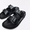 Flache Sandalen mit Schnalle Flache Sandalen mit Schnalle