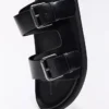 Flache Sandalen mit Schnalle Flache Sandalen mit Schnalle
