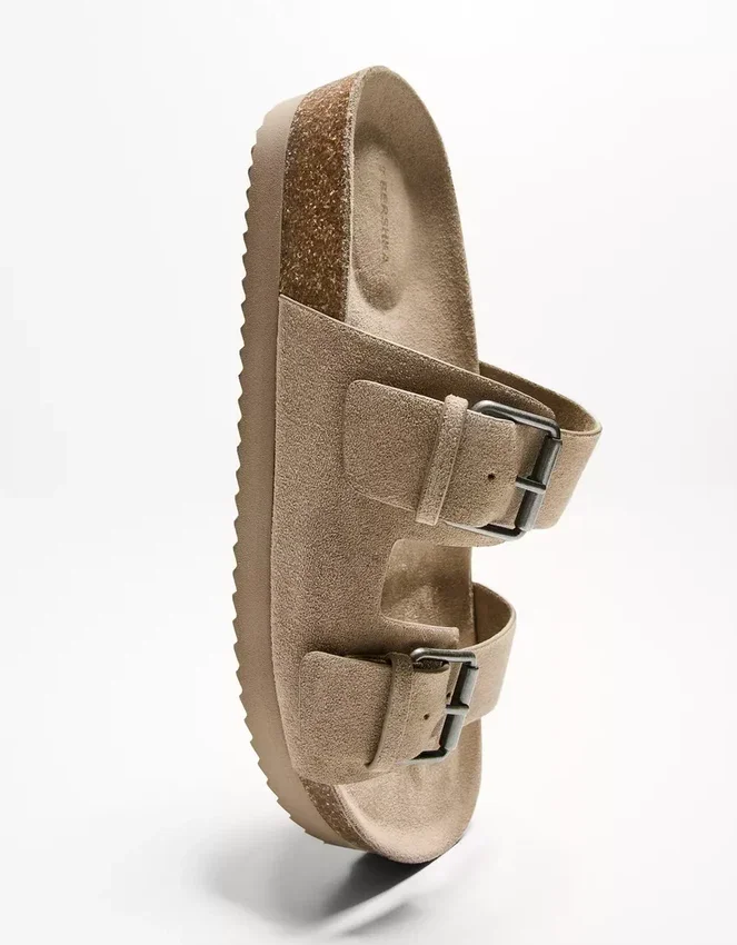 Flache Slider-Sandalen mit Schnalle Flache Slider-Sandalen mit Schnalle