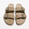 Flache Slider-Sandalen mit Schnalle Flache Slider-Sandalen mit Schnalle