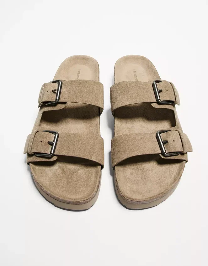 Flache Slider-Sandalen mit Schnalle Flache Slider-Sandalen mit Schnalle