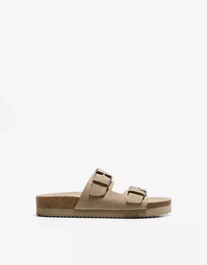 Flache Slider-Sandalen mit Schnalle Flache Slider-Sandalen mit Schnalle