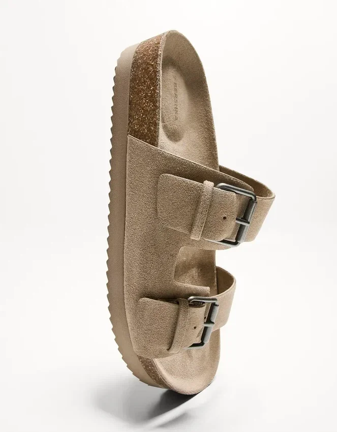 Flache Slider-Sandalen mit Schnalle – Schuhe Flache Slider-Sandalen mit Schnalle – Schuhe