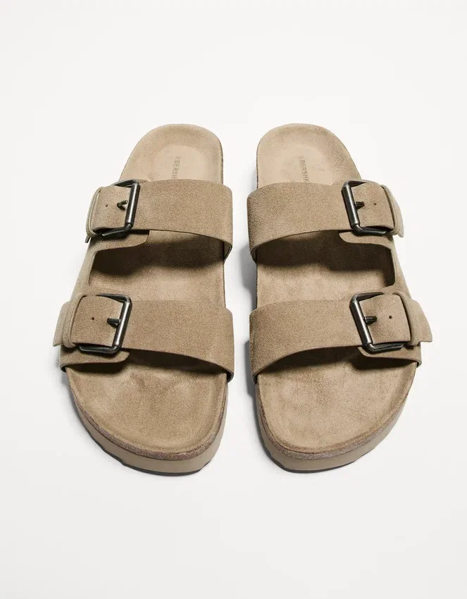 Flache Slider-Sandalen mit Schnalle – Schuhe Flache Slider-Sandalen mit Schnalle – Schuhe