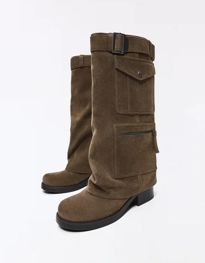 Flache Stiefel mit Hosentaschen Flache Stiefel mit Hosentaschen