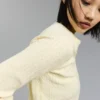 Geflochtene Strickjacke mit Knöpfen – Pullover und Strickjacken Geflochtene Strickjacke mit Knöpfen – Pullover und Strickjacken