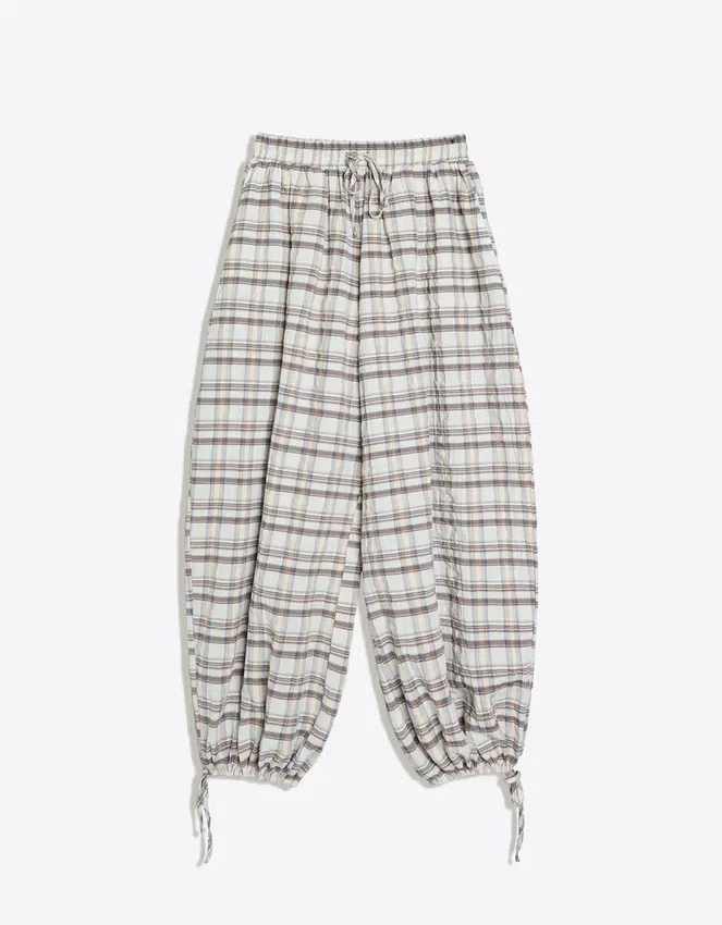 Gekarierte Hose mit tiefem Schritt Gekarierte Hose mit tiefem Schritt