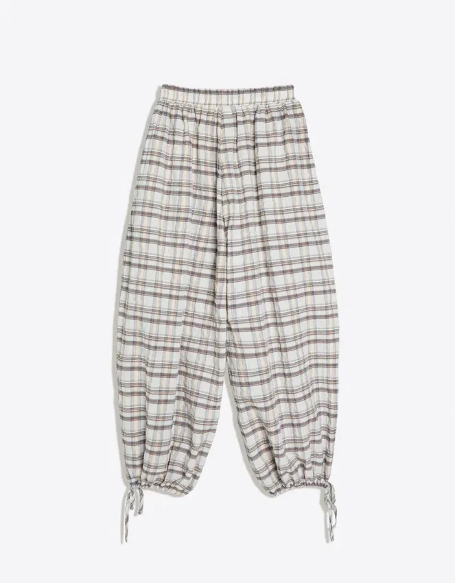 Gekarierte Hose mit tiefem Schritt Gekarierte Hose mit tiefem Schritt
