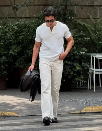 Gerade ausgestellte Jeans Gerade ausgestellte Jeans