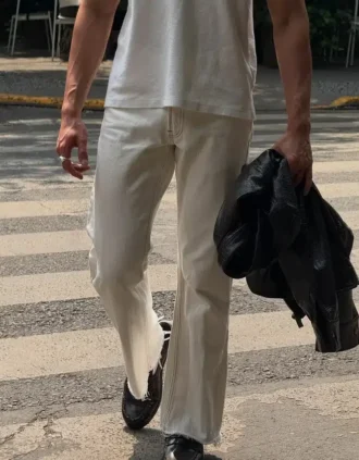 Gerade ausgestellte Jeans Gerade ausgestellte Jeans