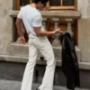 Gerade ausgestellte Jeans