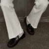 Gerade ausgestellte Jeans