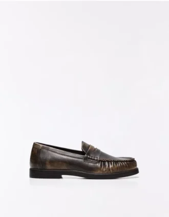 Geraffte Loafer mit gebürsteten Details – Business Schuhe