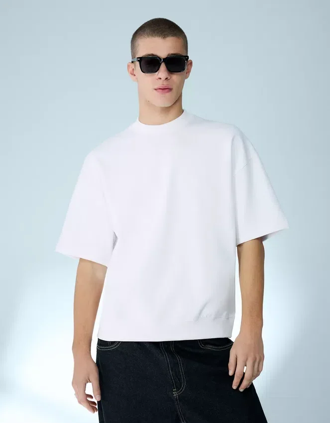 Geripptes Plüsch-T-Shirt mit kurzen Shorts – T-Shirts und Poloshirts Geripptes Plüsch-T-Shirt mit kurzen Shorts – T-Shirts und Poloshirts