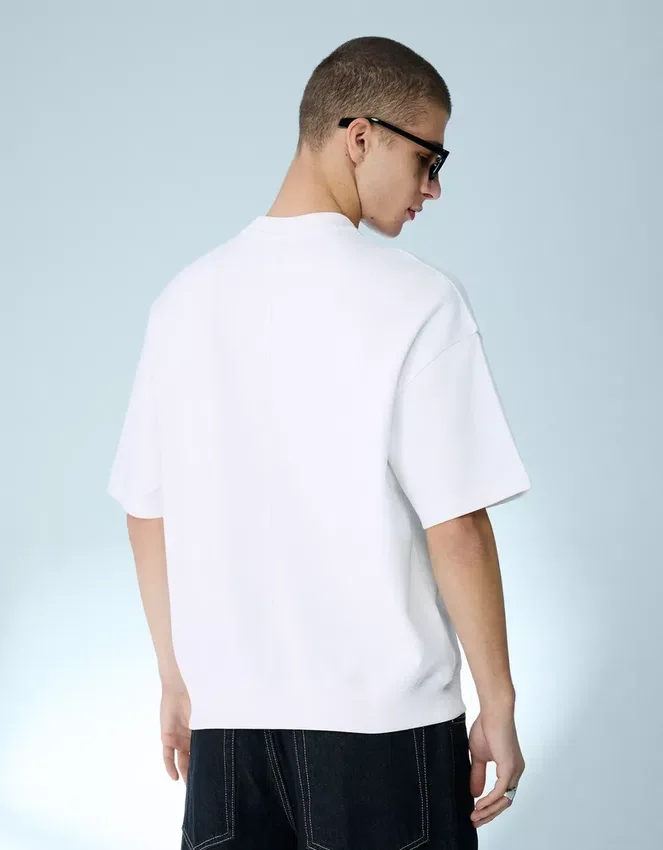 Geripptes Plüsch-T-Shirt mit kurzen Shorts – T-Shirts und Poloshirts Geripptes Plüsch-T-Shirt mit kurzen Shorts – T-Shirts und Poloshirts