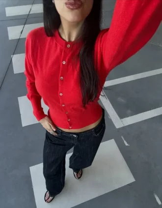 Gestreifte Jacke mit Rundhalsausschnitt und Knopfleiste Gestreifte Jacke mit Rundhalsausschnitt und Knopfleiste